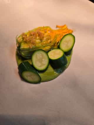 Flor de calabacín rellena de ricotta
