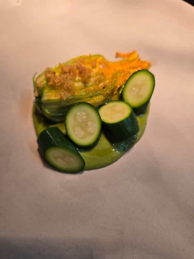Flor de calabacín rellena de ricotta