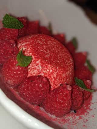 Pannacotta con frambuesas