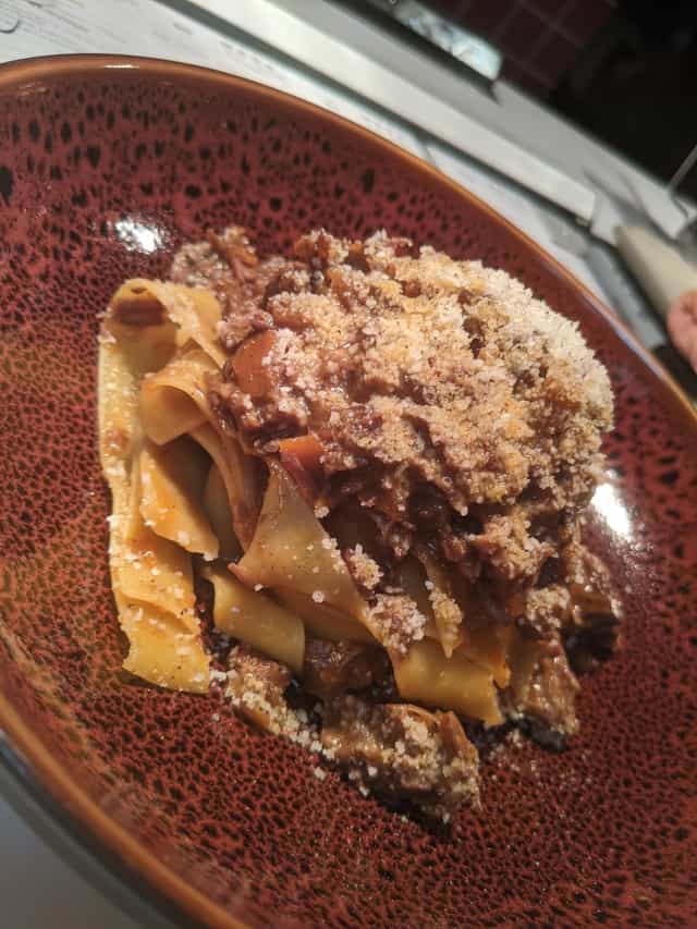 Pappardelle con ragù genovese