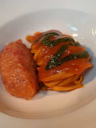 Spaghetti al huevo con salsa de carabineros y tartar de carabineros